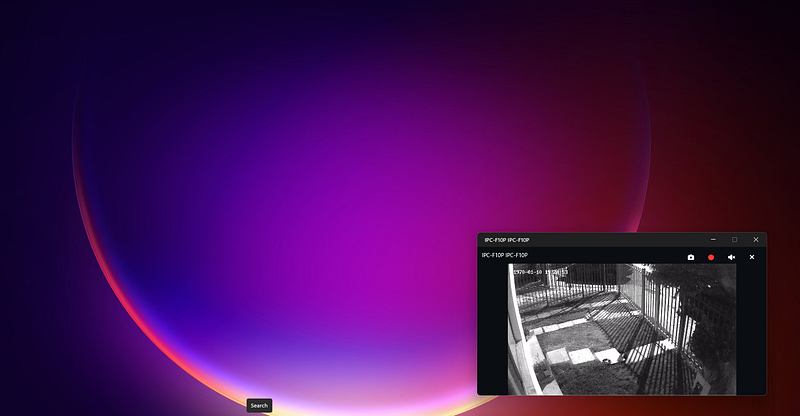 Rekami overlay window showing an IP camera over the Windows desktop